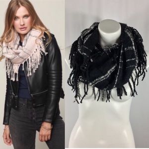 🥶Black Fringe Plaid Infinity Scarf